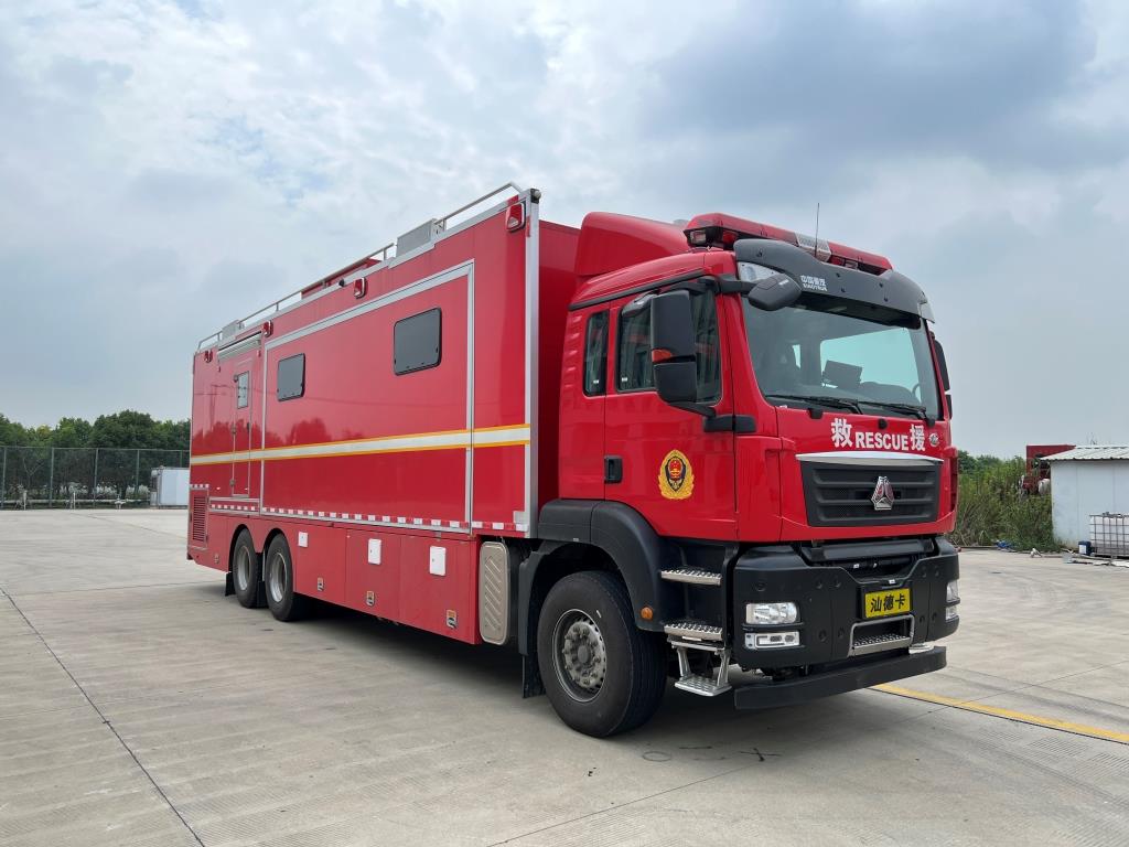 CLW5212TXFTZ5000型通信指挥消防车