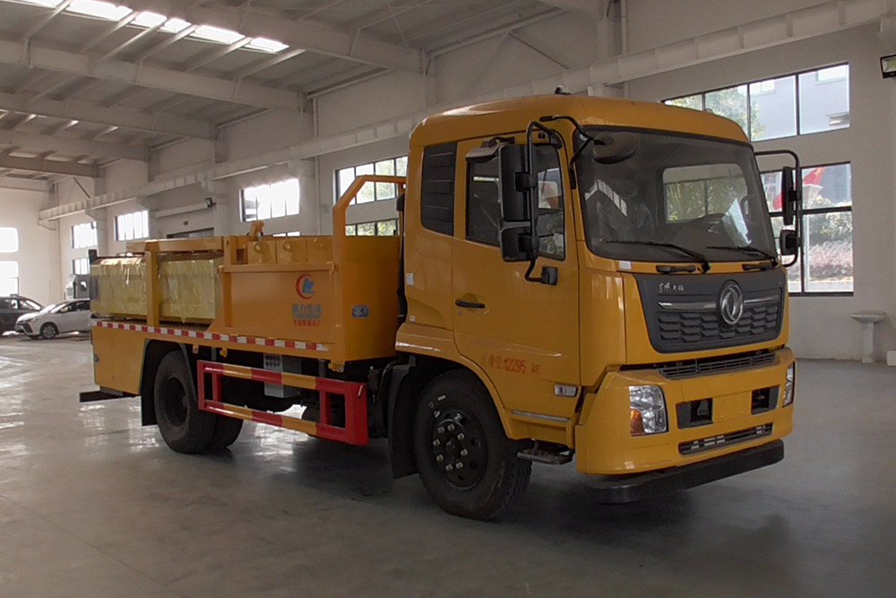 CLW5122TFZD6型防撞缓冲车