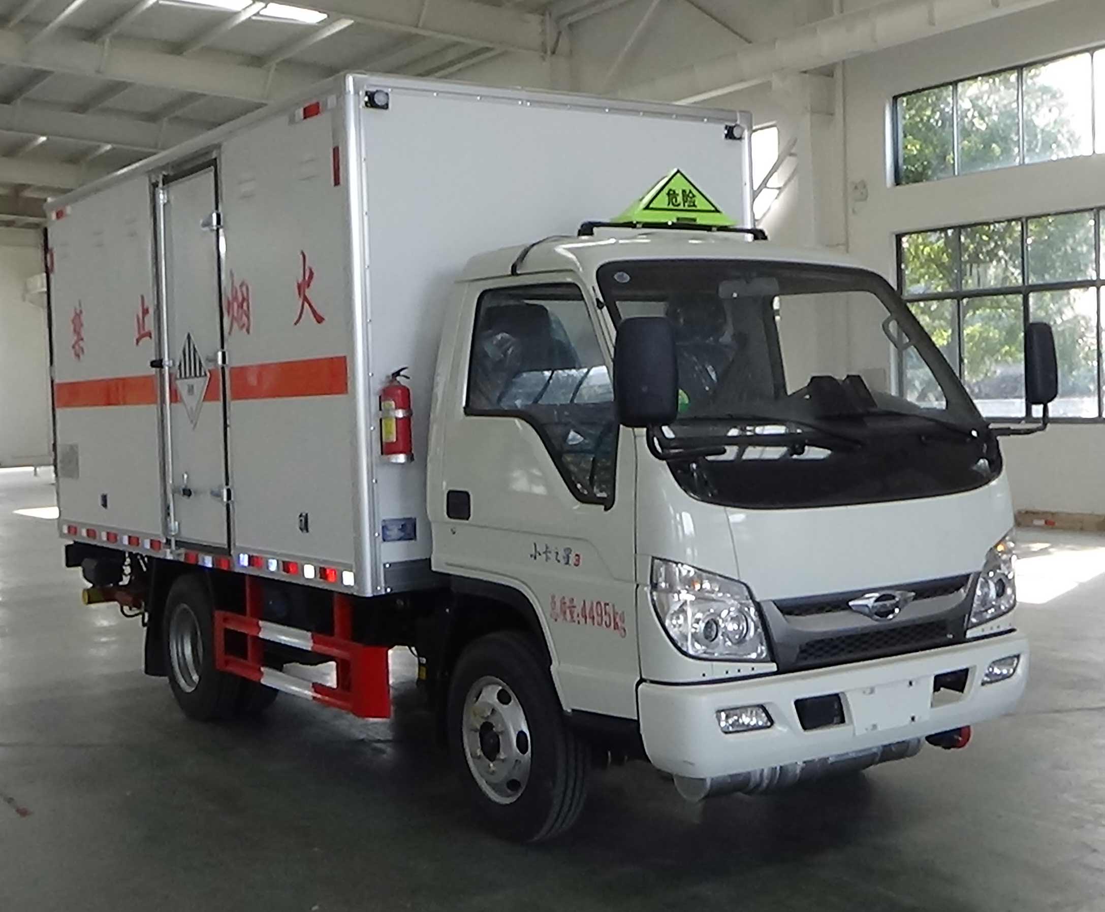CLW5040XZWCDP型杂项危险物品厢式运输车