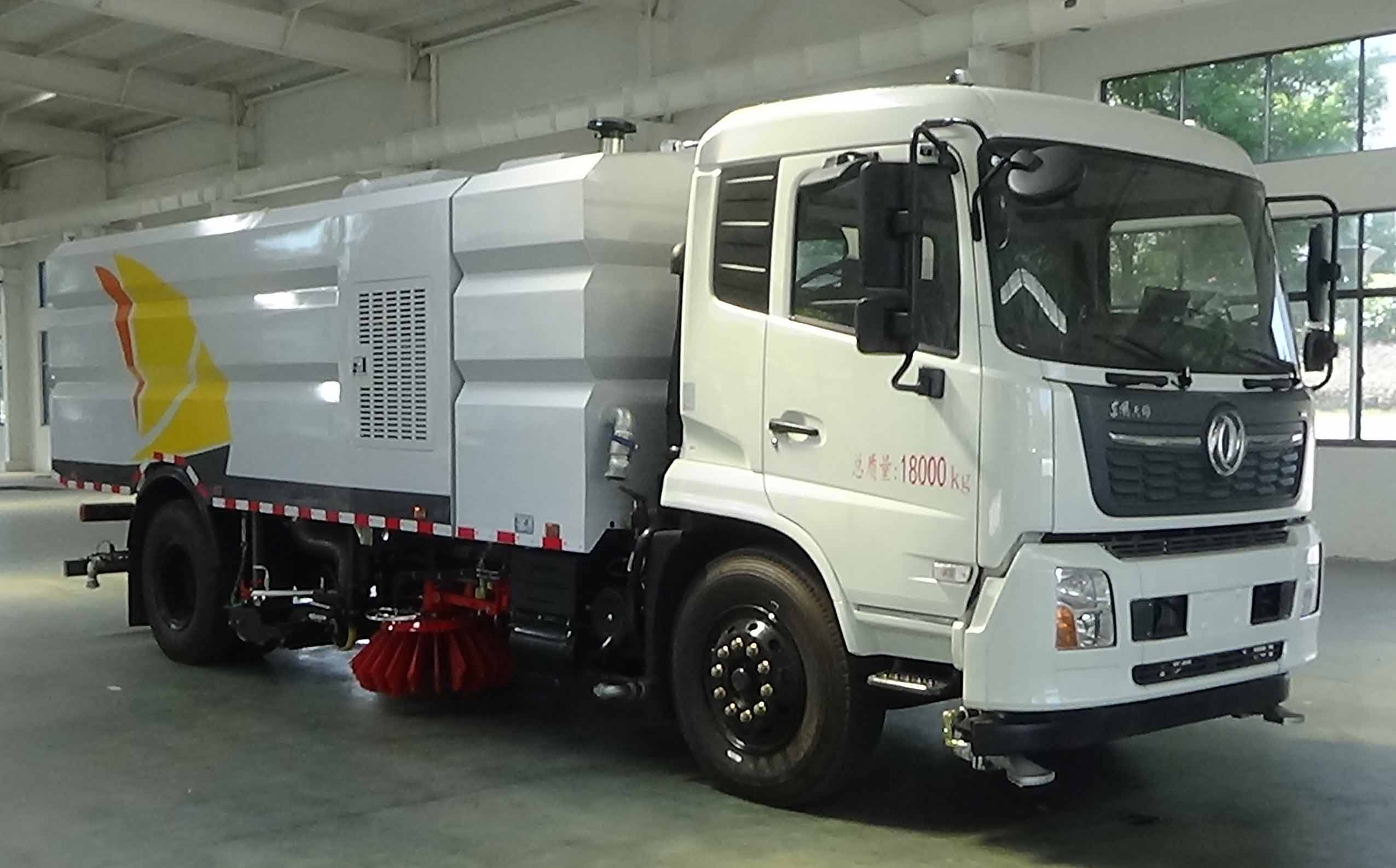 CLW5181TXS6SL型洗扫车
