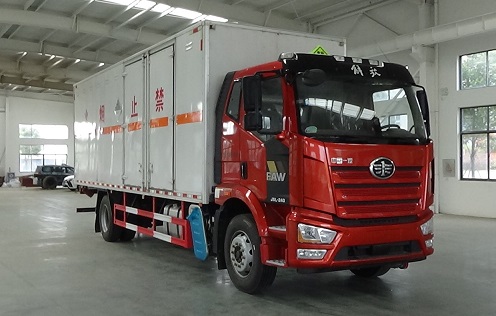 CLW5181XZWCDP型杂项危险物品厢式运输车
