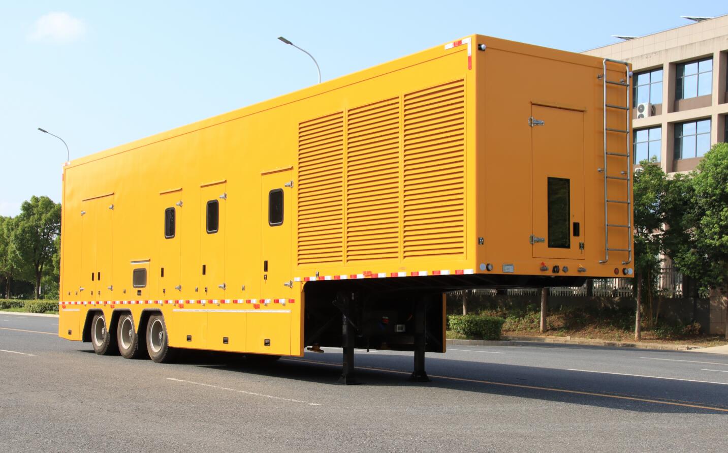 STD9400XDY型电源半挂车
