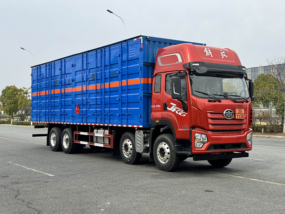  易燃液體運(yùn)輸車