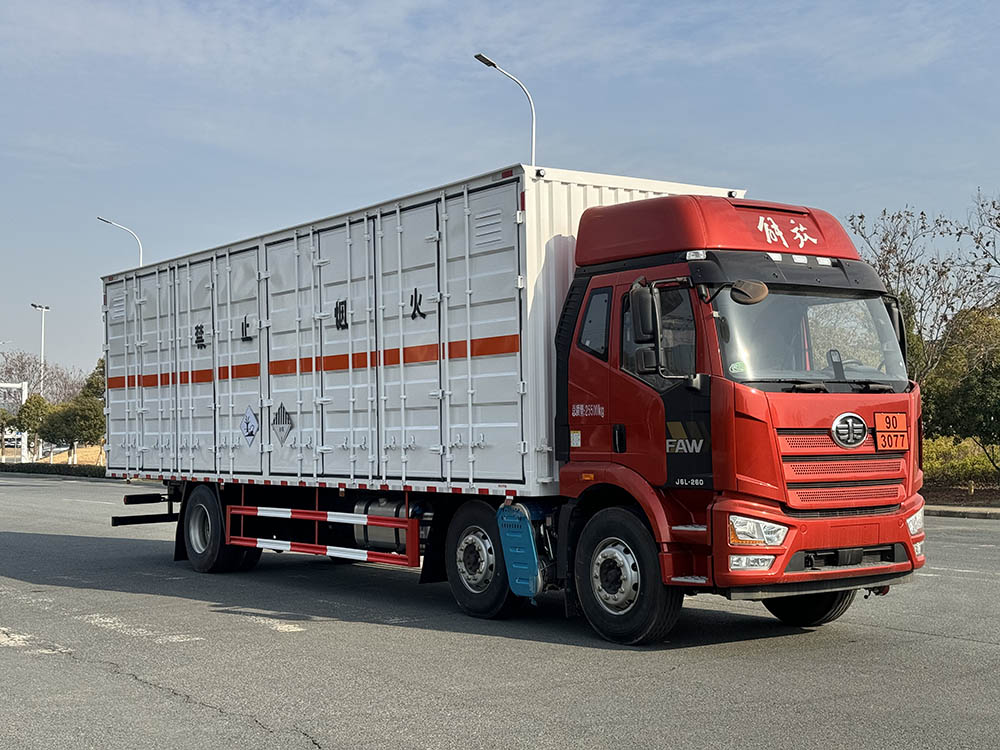 STD5266XZWCA6型雜項(xiàng)危險(xiǎn)物品廂式運(yùn)輸車