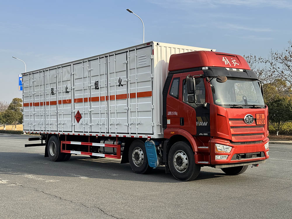 STD5266XRYCA6型易燃液體廂式運(yùn)輸車