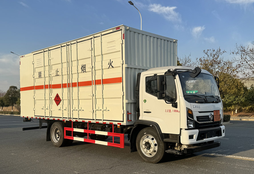 STD5126XRYEQ6型易燃液體廂式運(yùn)輸車