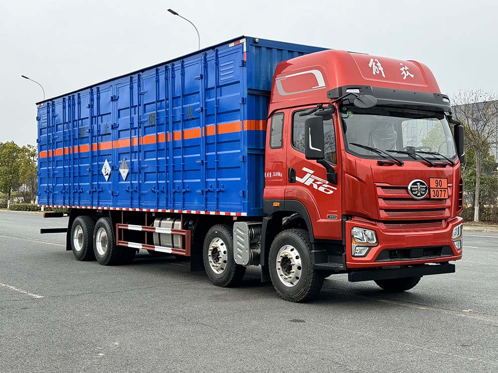 STD5321XZWCA6型雜項(xiàng)危險(xiǎn)物品廂式運(yùn)輸車