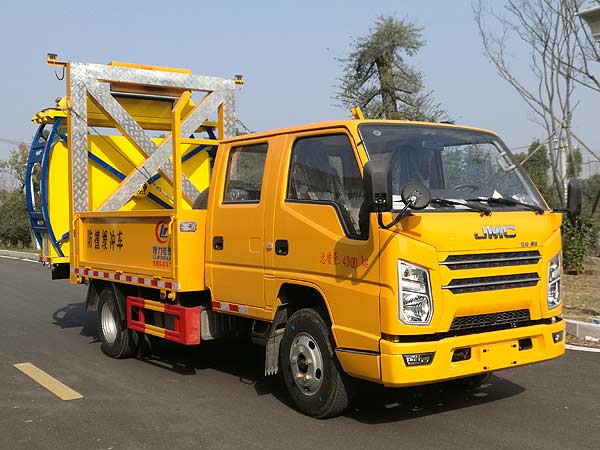 CLW5041TFZJDP型防撞缓冲车