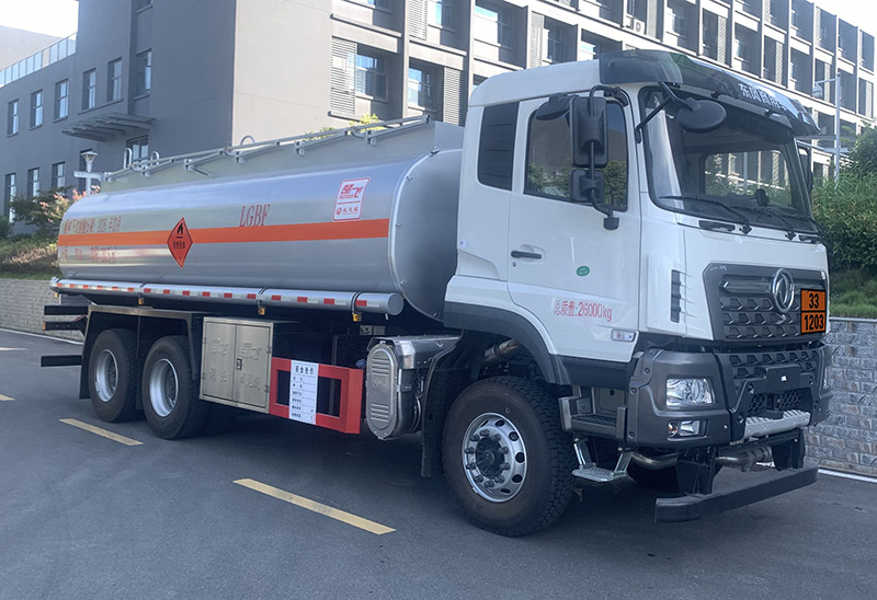CLQ5265GYY6D型运油车