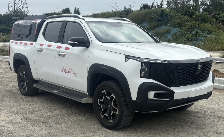 CLW5030XZHHEV6ZK型插电式增程混合动力指挥车