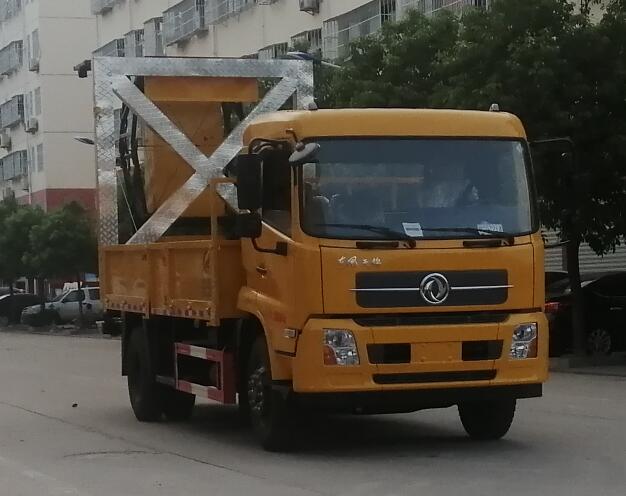 CLW5100TFZD6型防撞缓冲车