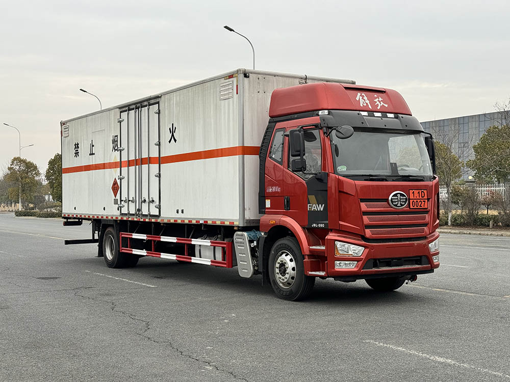 STD5182XQYCA6型爆破器材運(yùn)輸車