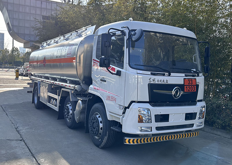 CLQ5266GYY6DJA型铝合金运油车