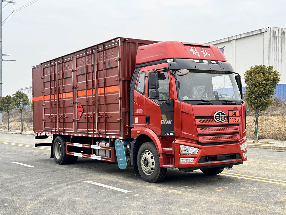  易燃液體運輸車